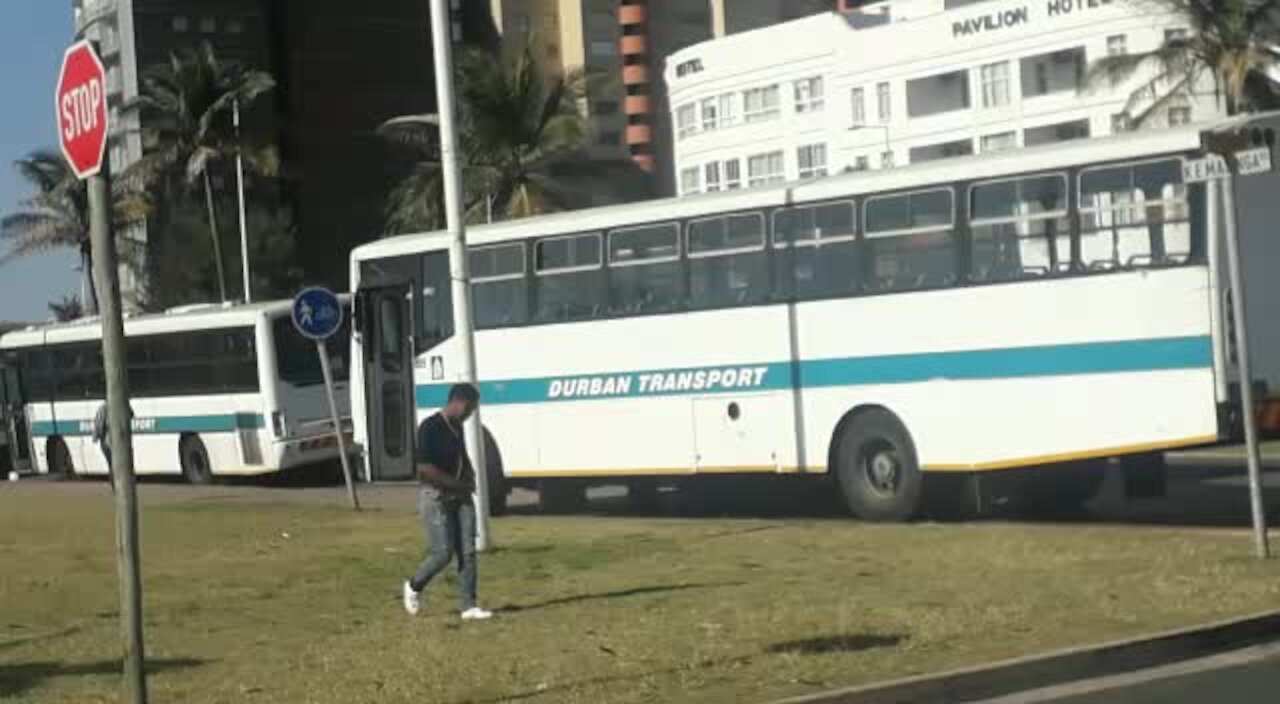 WATCH: Police, supporters of criminally charged Durban mayor clash in city (pMy)