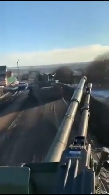 Heavy Tanks crossing Russian border into Ukraine