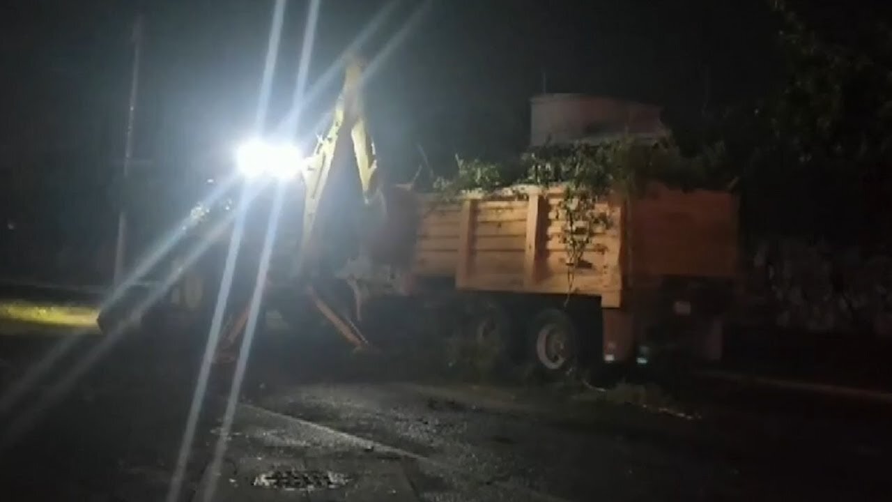 Lluvias dejan calles inundadas, árboles caídos y cortes de electricidad en Aguascalientes