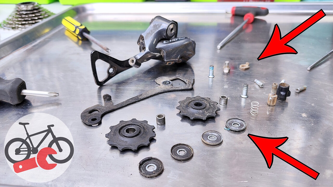 How to wash and lube rear bicycle derailleur. Bicycle maintenance.