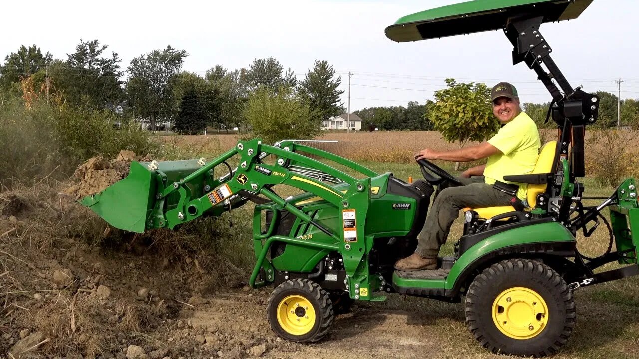 ENOUGH CURL? Deere 120R MSL Moving Dirt and Pallets: Deere 1025R