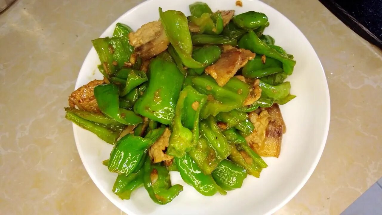 【阿莫家常菜】一个人在家做饭，青椒炒肉很好吃｜How to Cook Fried Pork with Green Pepper? Learn to Cook Chinese Food