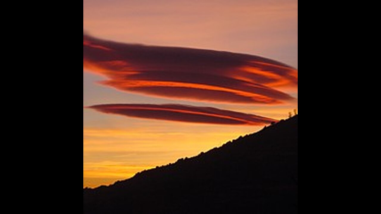 Bizarre UFO-like cloud hovers over Turkey