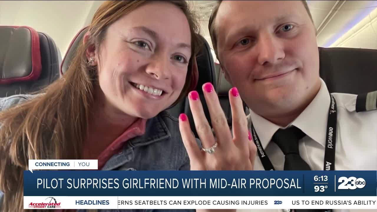 Pilot surprises girlfriend with mid-air proposal