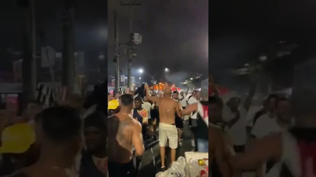 Vasco 1x0 CSA - Torcida comemorando a vitória no entorno do Estadio de São Januário