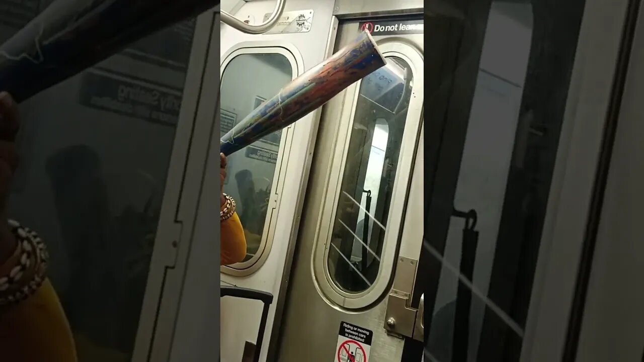 #Bodymechanicnyc Lloyd Leary #Playing #INSTRUMENT called #didgeridoo #subway #music #nyc #austria