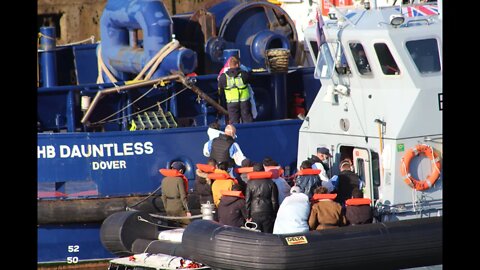 Hunter arriving with migrants