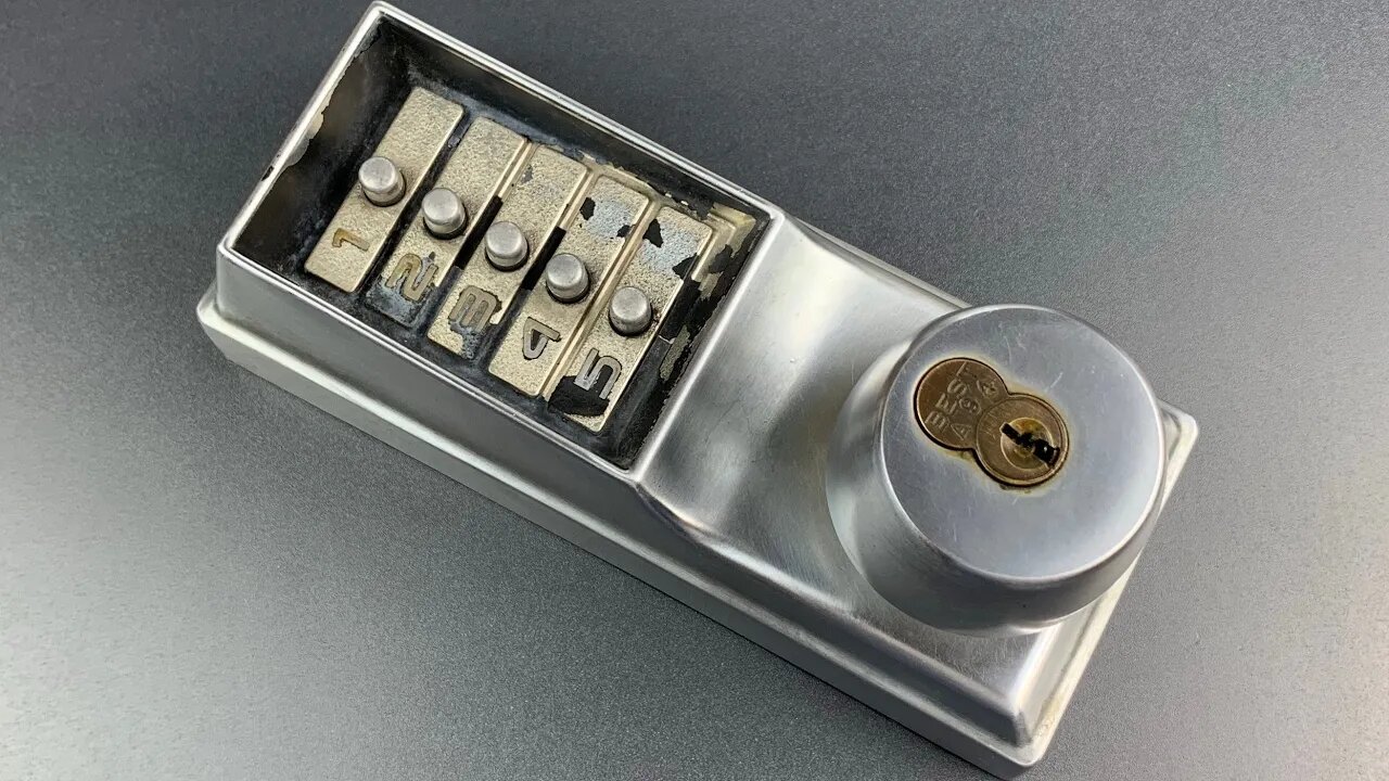 [914] The Worst Lock Design Blunder Ever? (Kaba Simplex Series 1000)