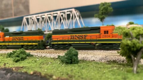 N Scale BNSF maintenance train leaving the yard