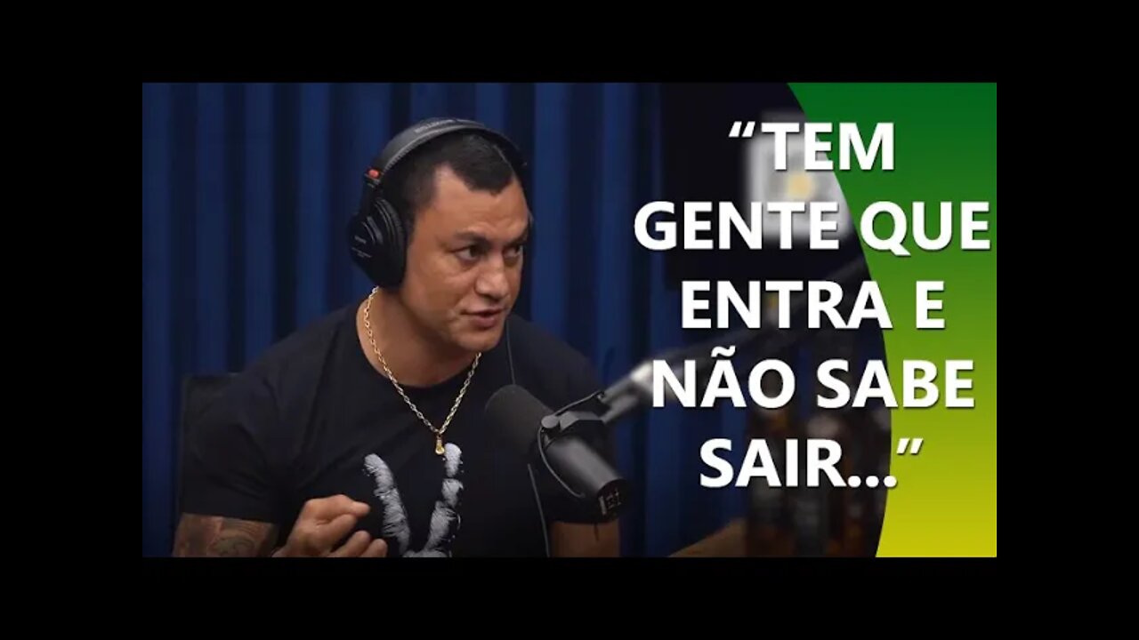 POPÓ CRITICA USO DE MACONHA AO VIVO NO FLOW | Super PodCortes