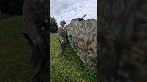 Bentley vs. Leichter Panzerspähwagen #bentley #germany #cars #asmr #humor #comedy #military #fyp