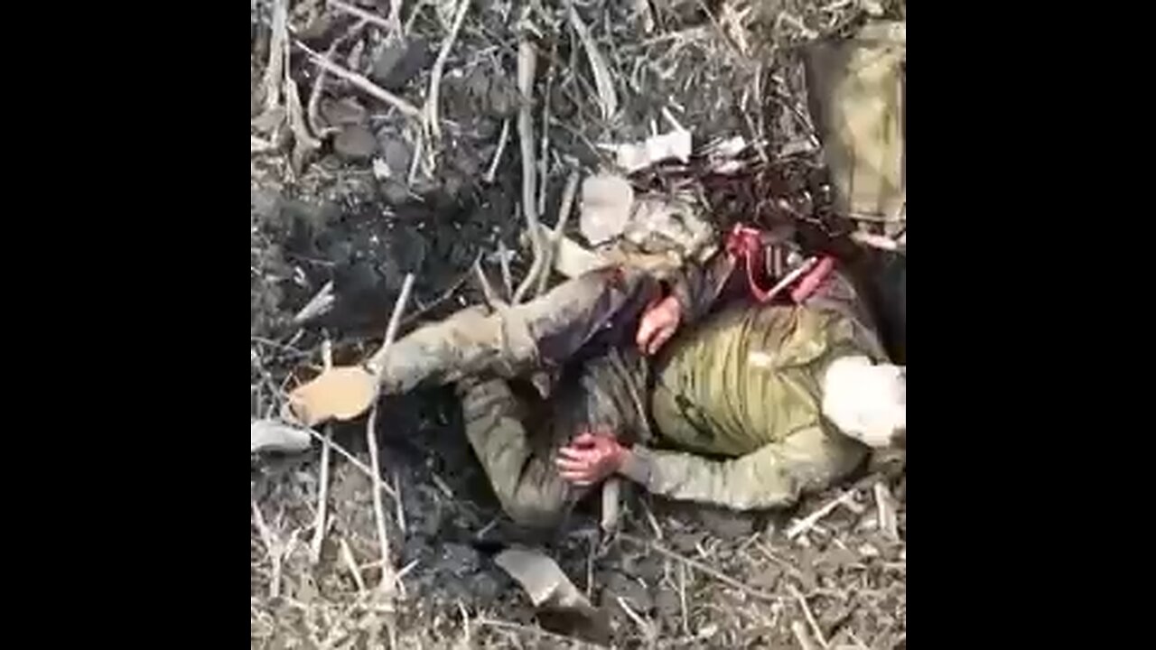 #Sad moment ⚡️🇷🇺 A wounded #Russian accepts dеath and makes one last religious