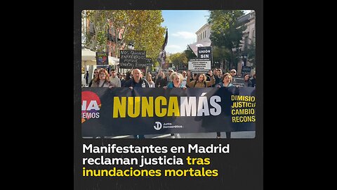 Cientos de manifestantes exigen renuncia de Pedro Sánchez en Madrid