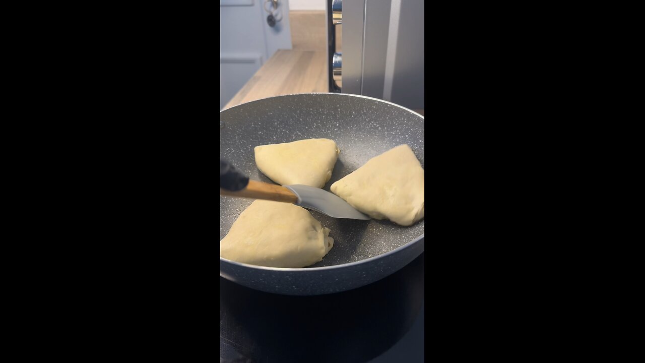 Yummy 🤤 #viralreelschallenge #fishroti #satisfying #trendingvideo #fypシ゚viralシ