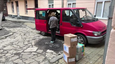 Colorado doctor travels to Poland to help treat Ukrainian refugees, provide medical supplies