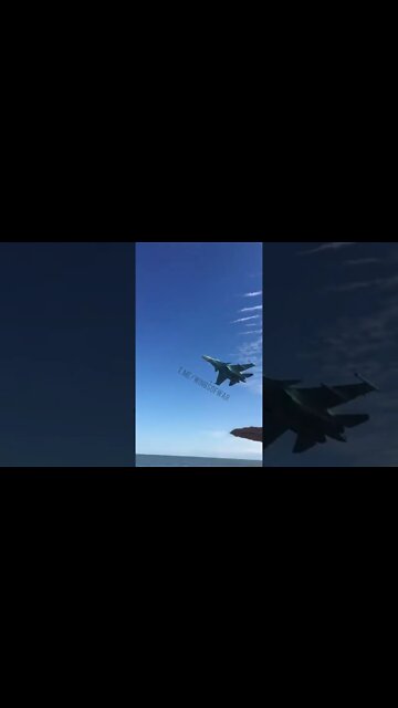 🇷🇺 Fascinating Video Of A Russian Su-34 Flying Over The Beach Of Primorsko-Akhtarsk.