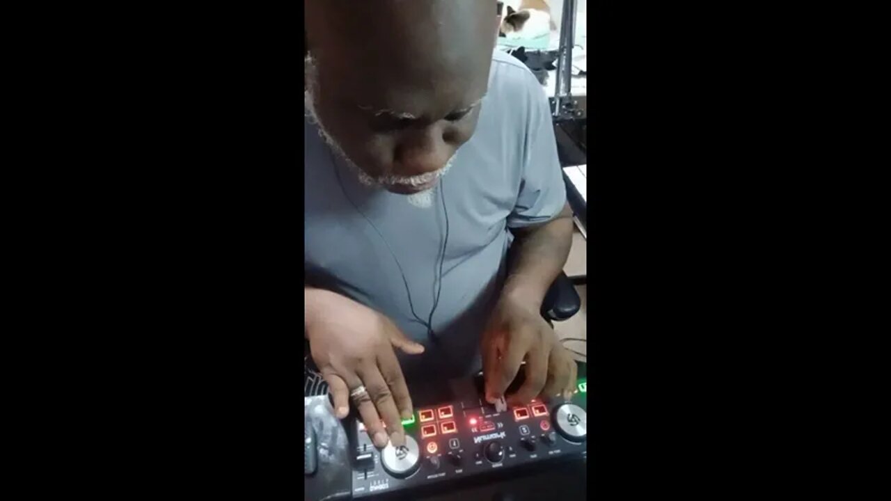 buggin with the Numark DJ2GO Touch 2..