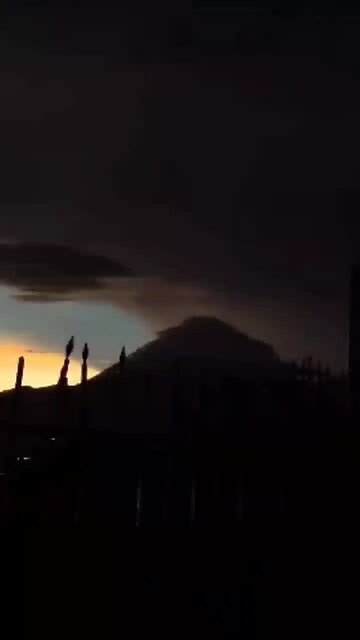 Incredible video from Guatemala. Lightning strikes from the local Agua volcano 🌋⚡️