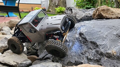 TRX4M Injora IR40 on the rocks with some new lights!