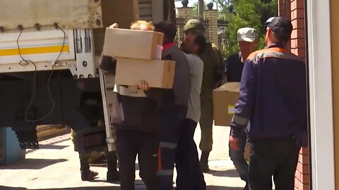 Russian Troops Deliver More Than 20 Tonnes Of Humanitarian Aid To Izyum, Kharkov Region