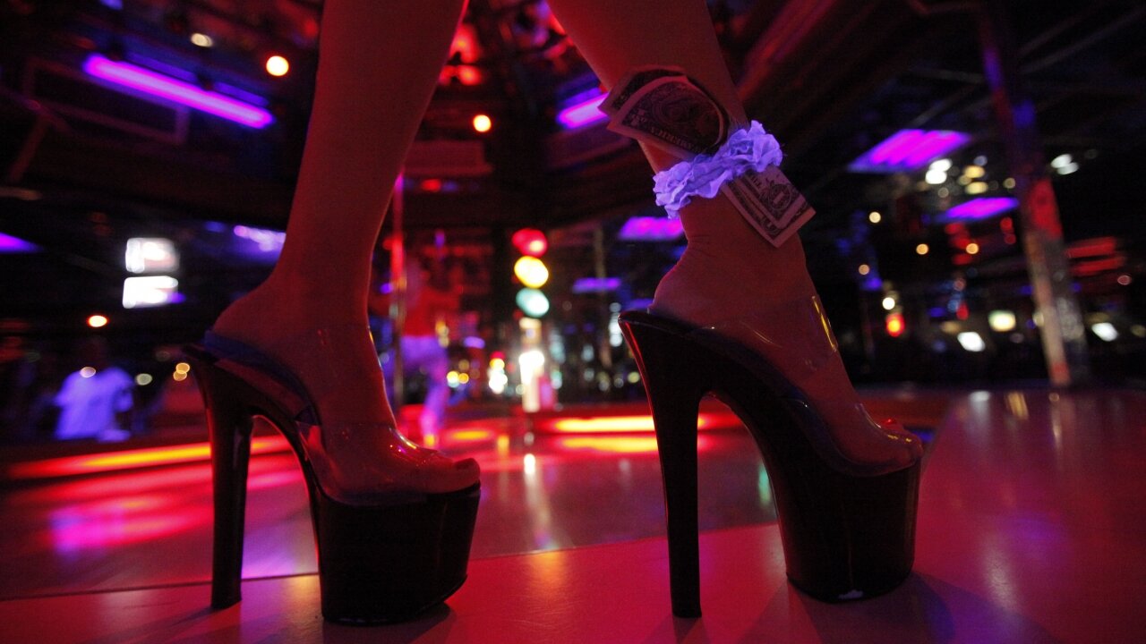 Strippers At Los Angeles Club Look To Be First In U.S. To Unionize