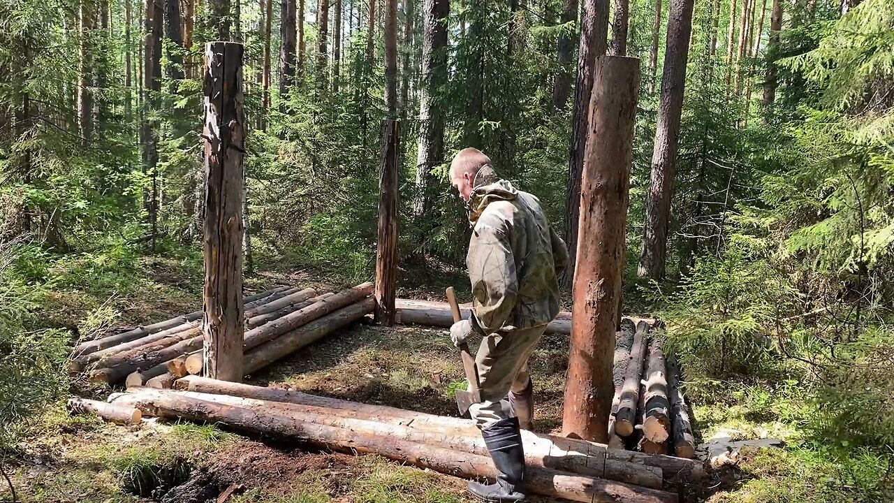 2 days in the woods! Building shelter with hand tools, solo bushcraft no talking