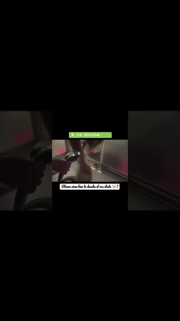 Blanco fait sa douche abonnez-vous 👉snack Sami Facebook 👉Sami et ses chats