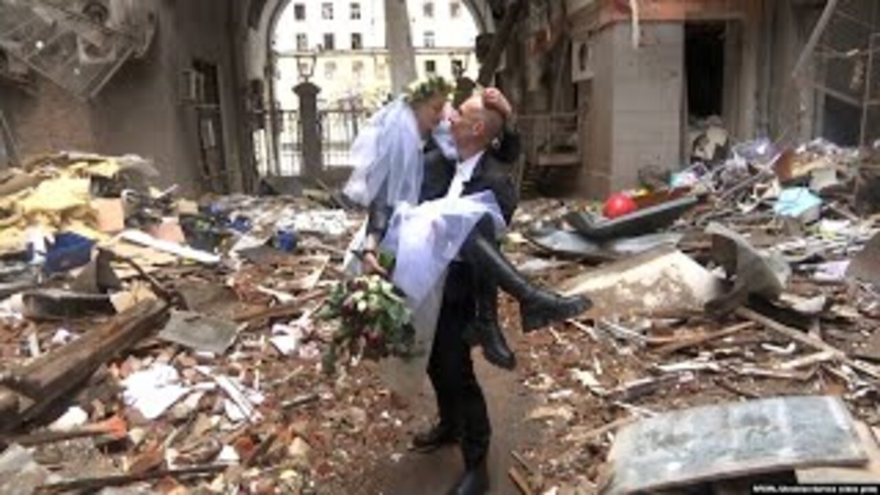 Kharkiv Medical Volunteers Marry Amid Ruins