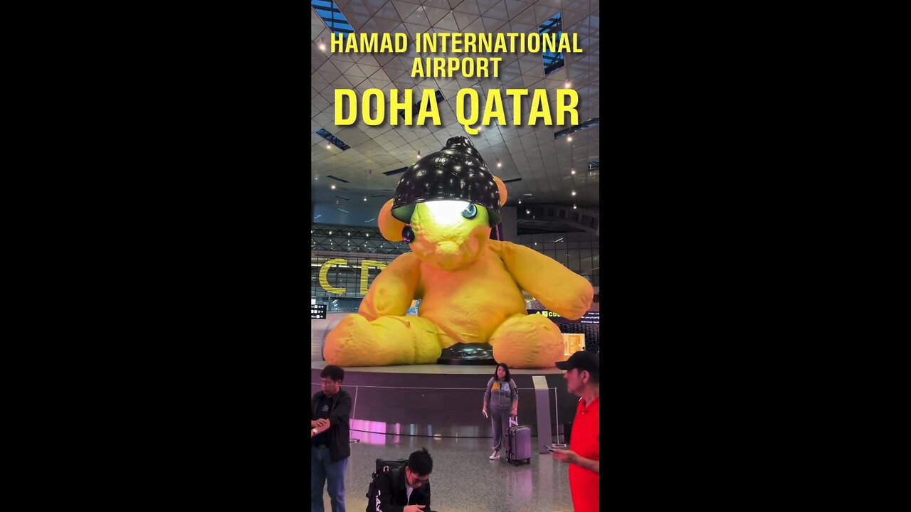 Exploring Doha Qatar: Iconic Lamp Bear at Hamad International Airport #shorts