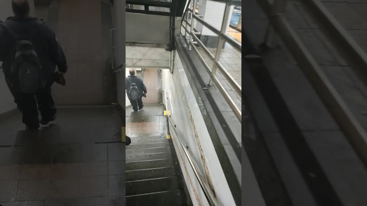 Walking to the 7 train in New York City 2021.