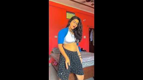 Girl’s hot moves to Bollywood song is so erotic