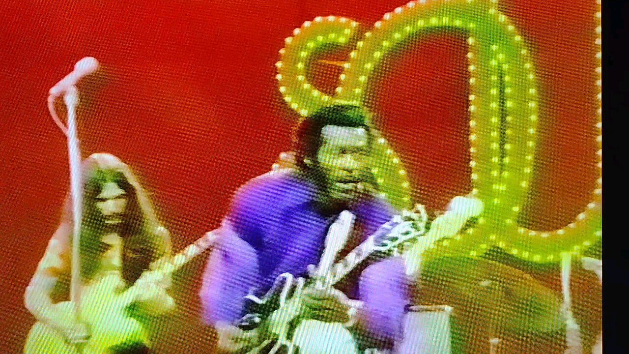 Chuck Berry 1973 Reelin & Rockin, Wee Wee Hours Live (Soul Train)