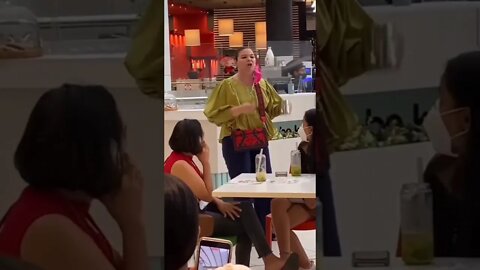 MUJER DESESPERADA VOCIFERA EN AGORA MALL QUE GOBIERNO DE LUIS ABIANADER PROTEGE A DELINCUENTES