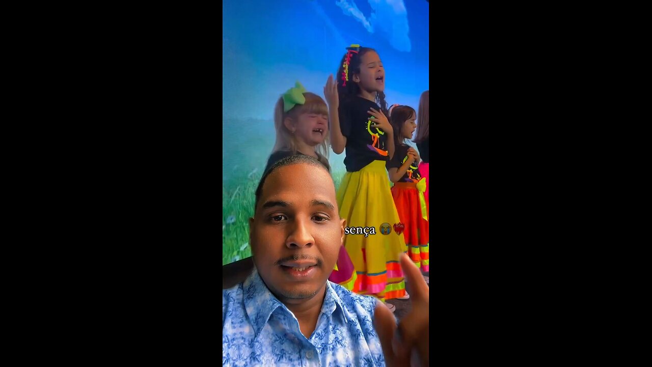 Tremenda adoración que le da esta niña a Dios🔥#jesus #religion #shorts #viral #fyp #reels #video