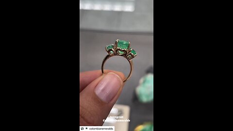 Oval Three Stone Prong Setting | Custom Emerald Engagement Ring Gold 14K