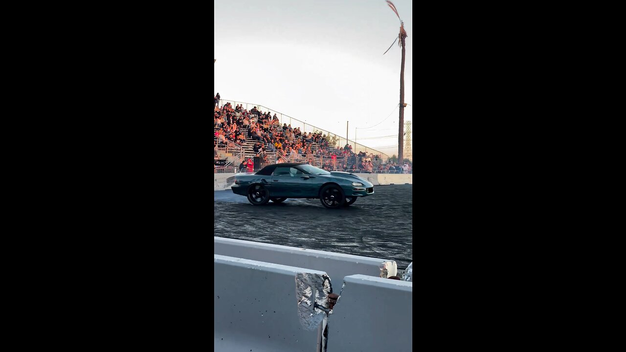 Camaro sliding on 26’s 🤯🔥