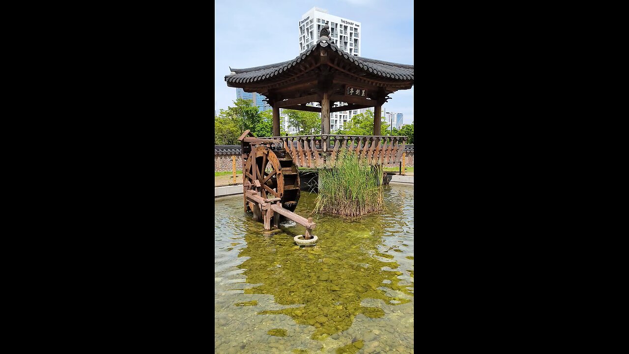 ...more views of Songdonuri Park, opposite Hyundai Premium Outlets in Incheon, South Korea, June 24