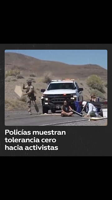 Arrestan a punta de pistola a activistas climáticos que bloquearon la autopista