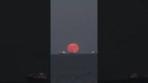 Superluna saliendo sobre el Mar Negro. Rumania BELLEZA NATURAL