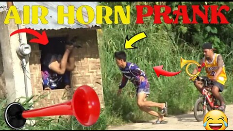 AIR HORN PRANK ON STRANGERS FUNNNY VIDEO 📯 🤣🤣 #hornprank #funnyvideo