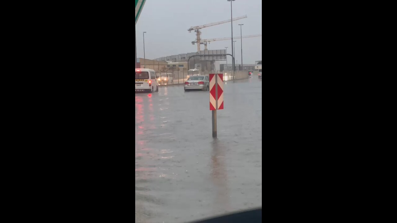 heavy rain fall in UAE worse days