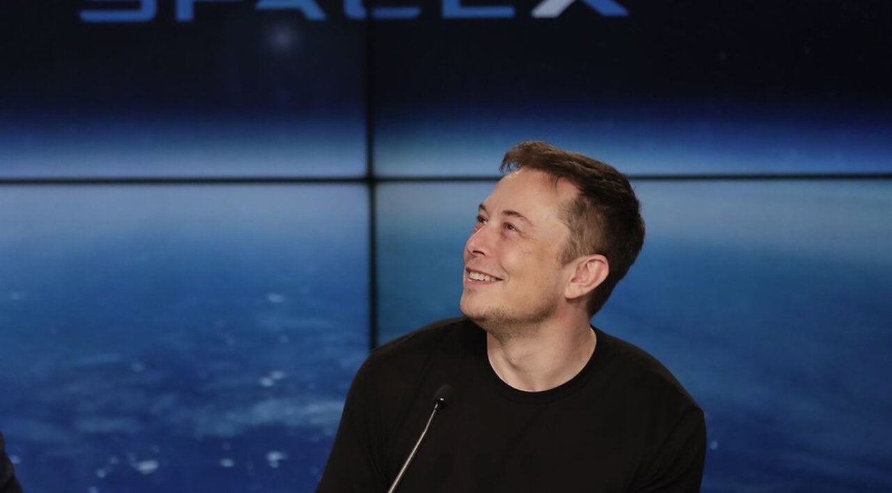 Liberals Pull Petty 'Blue Check' Move to Hurt Elon, but He Hilariously Checkmates Them