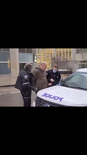 Ottawa police just arrested Christopher Barber (convoy organizer)