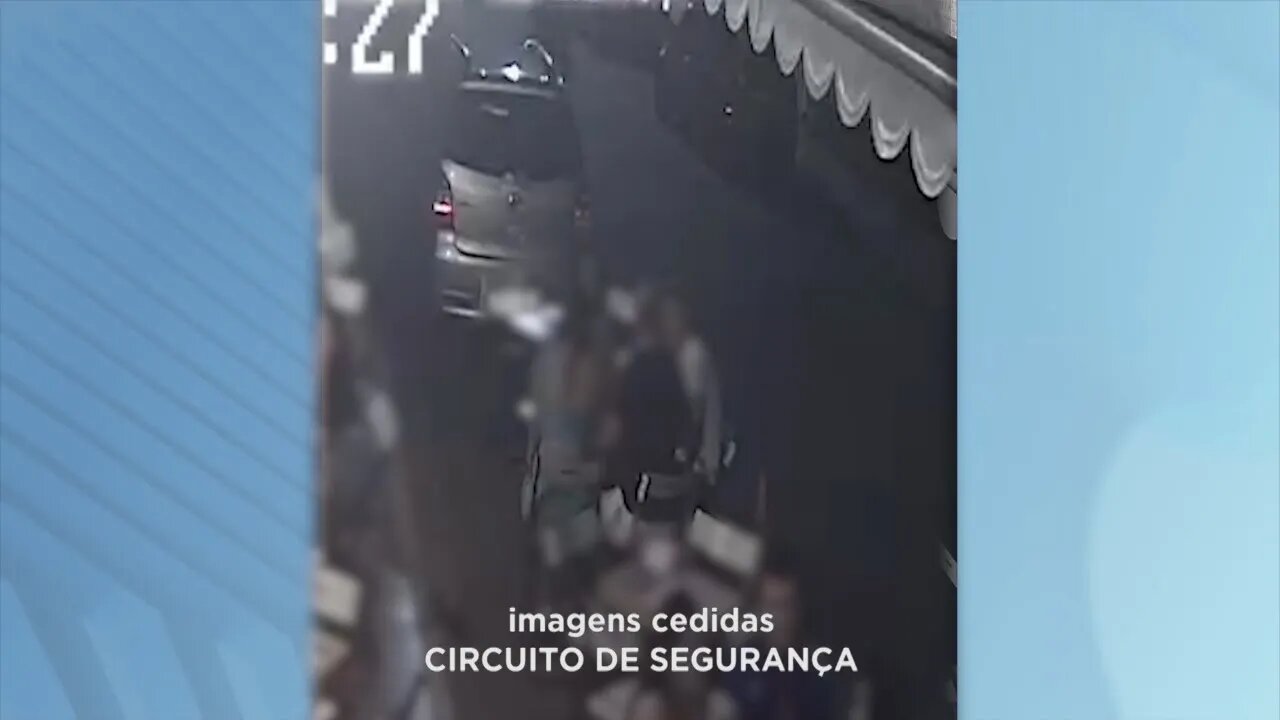 Duas pessoas de bicicleta assaltam homem dentro de bar em Ipatinga