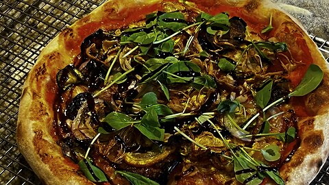 Vegetable pizza