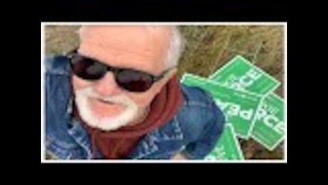 48 Years After His Girlfriend Dumped Him, This Canadian Man Finally Opened Her Christmas Gift