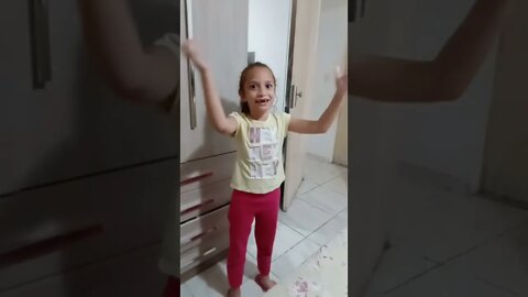 Sara, esquece funk filha