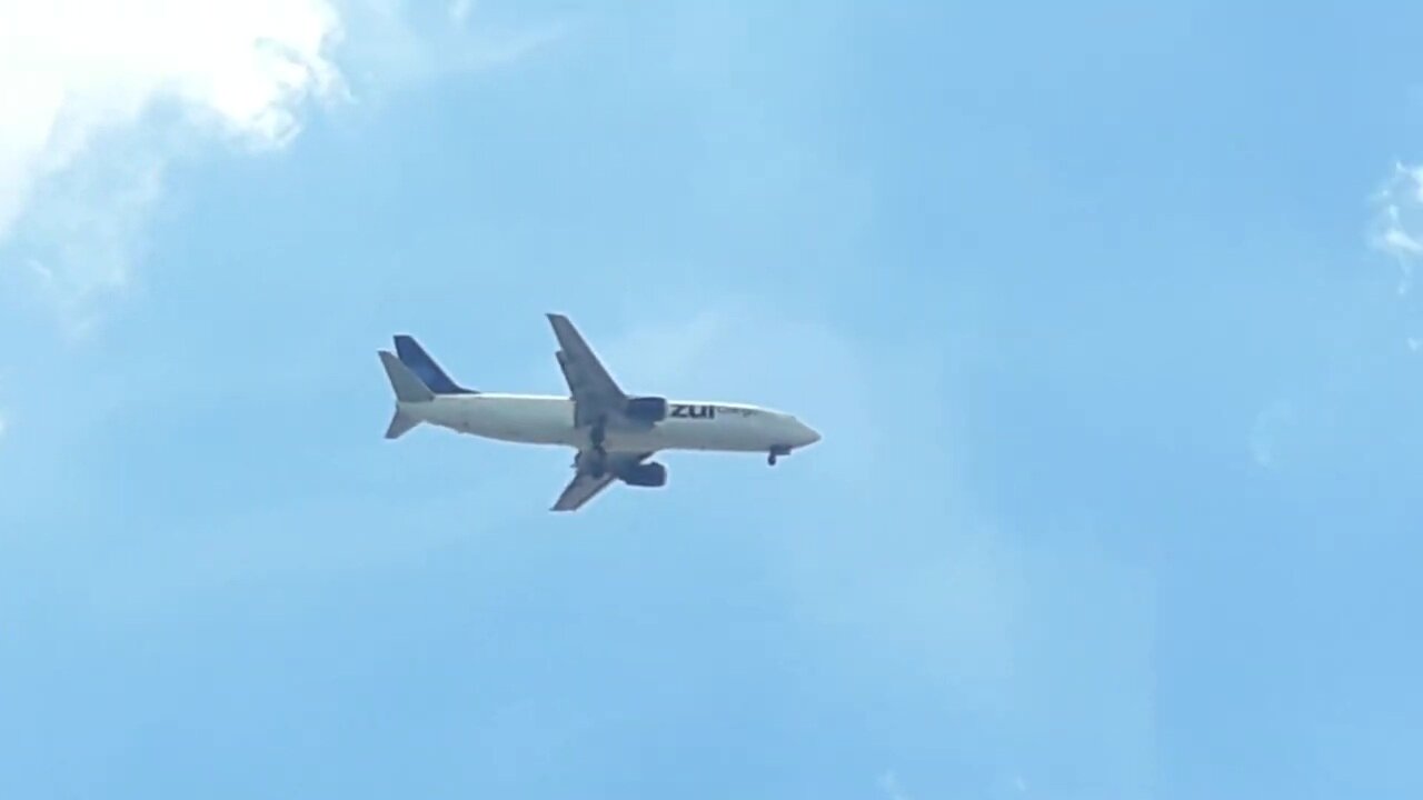 Boeing 737-400 PR-AJY na final antes de pousar em Fortaleza vindo de Recife