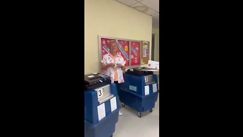 Poll worker in Maricopa County says “nothing is working for the last half hour."