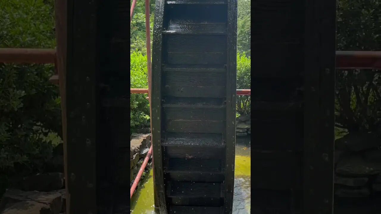 Water Wheel at Grand Lake of the Cherokees. Grove, Ok